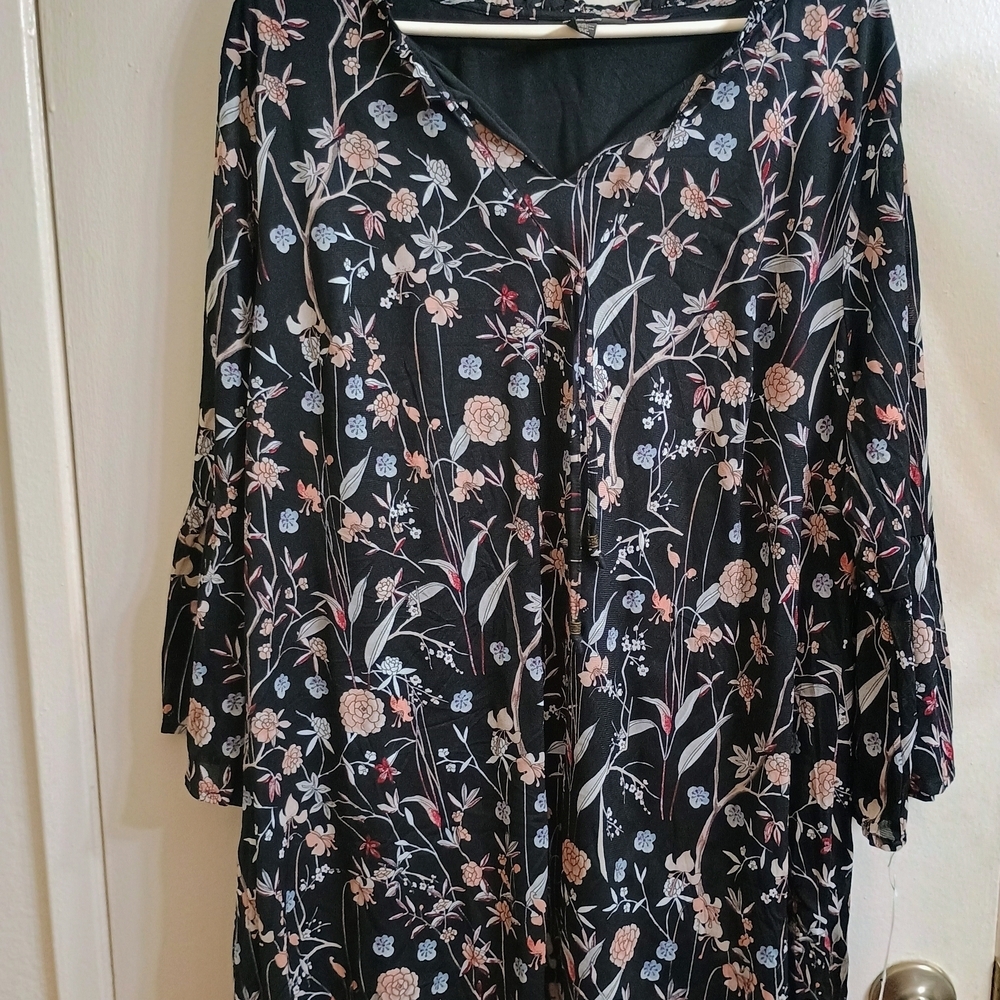 Chic Black Floral Women's Blouse - Picture 1 of 8
